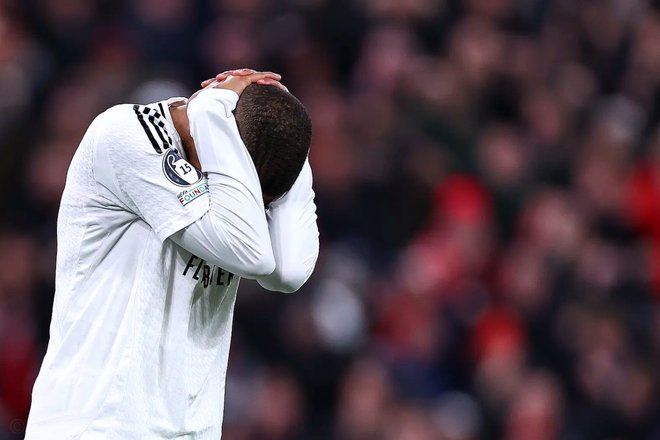 姆巴佩错失良机+提前退场引皇马不满