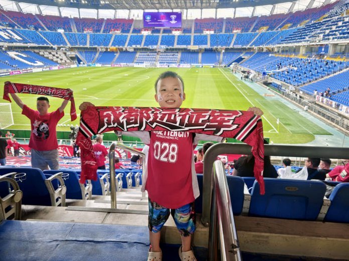 记者：据说成都来8000远征球迷，刷新上体客队球迷最多记录