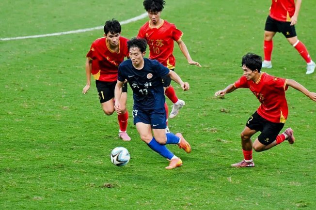 19岁青岛新星林子皓，完成塞尔维亚足球甲级联赛首秀