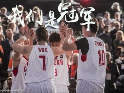 阿拉维斯赛前庄重致敬巴萨