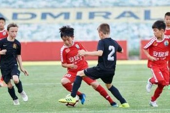 中国少年足球新星，登陆拉玛西亚！