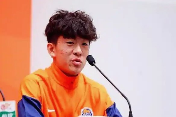 右后卫韦子弦与中锋卡洛斯将缺阵对阵米兰的关键战役