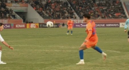 泽卡献“双色球”，泰山4-3险胜玉昆