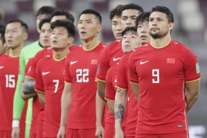 国足口碑为何不如国蓝？成绩相近评价悬殊